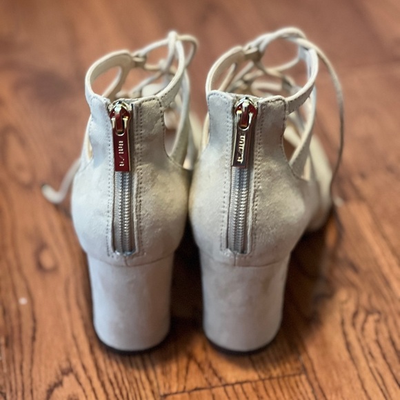 Brand New Unisa Uncalete Light Natural Fabric Chunky Heel Shoe Sz 7.5 - Picture 3 of 3